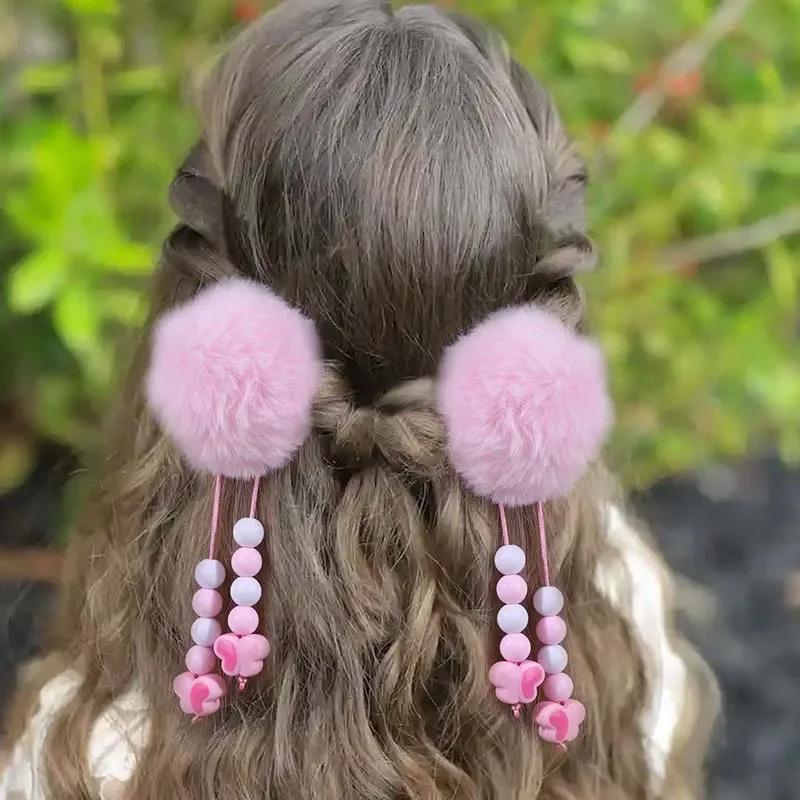 Élégante pince à cheveux en velours rose avec perles