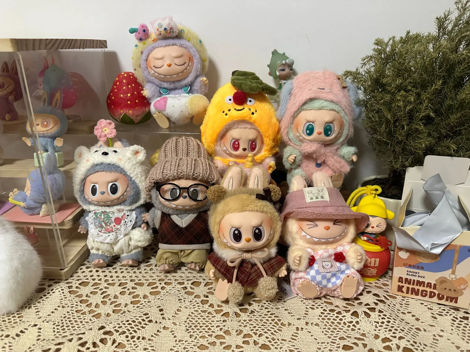 17cm Labubu doll Clothes Macaron Sitting Party Christmas Checkered Plush Cloak Clothes labubu V2 clothes Christmas costumes 4