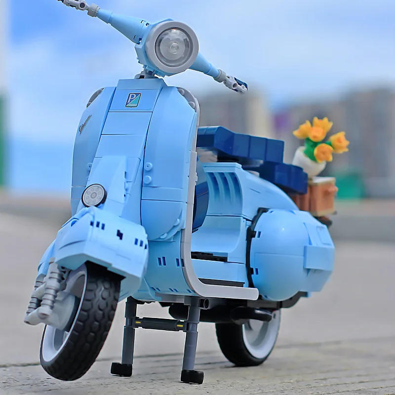 

Roman Holida Vespa 125 Technical 10298 Famous Motorcycle Moto Assembled Building Blocks Brick Model Toy For Kids Birthday Gift