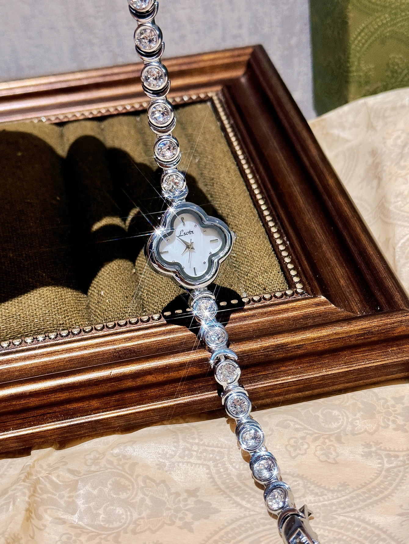 1 قطعة من نموذج المجوهرات الفضية الراقية مطعمة 2 ق...