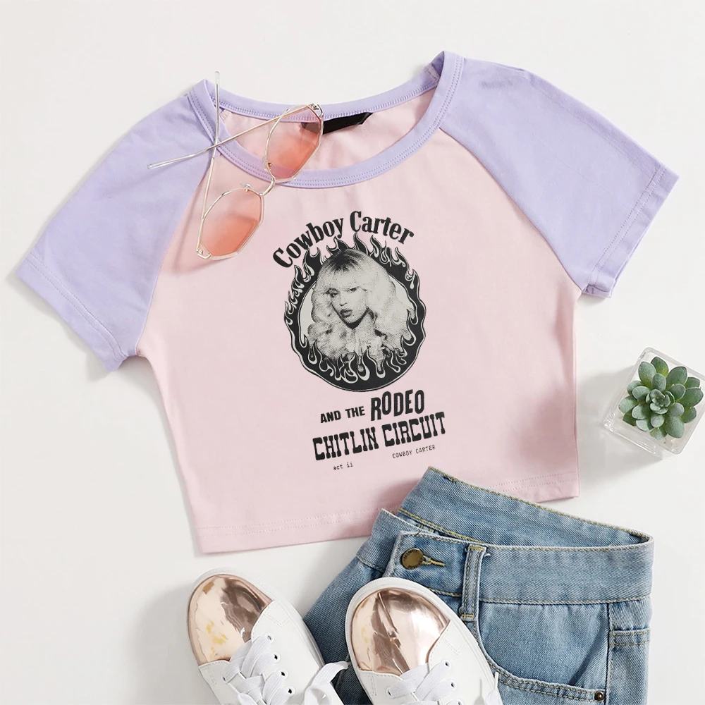 Beyonce Bronco Bash 2024 Tee: Saddle Up In Style, Ladies! Questa Maglietta Ti Avvolge Nel Fascino Del Wild West E Il Fascino Femminile!