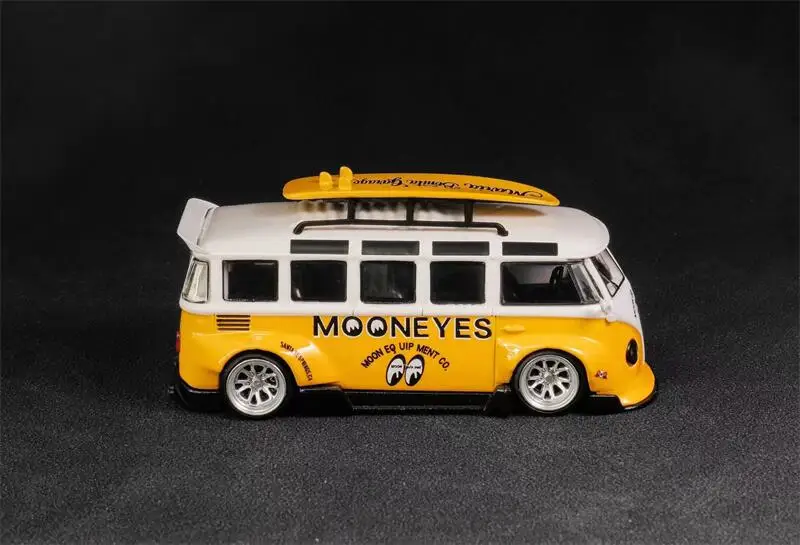 

Ready- LF Model 1:64 T1 Kombi mooneyes limited500 Model Car
