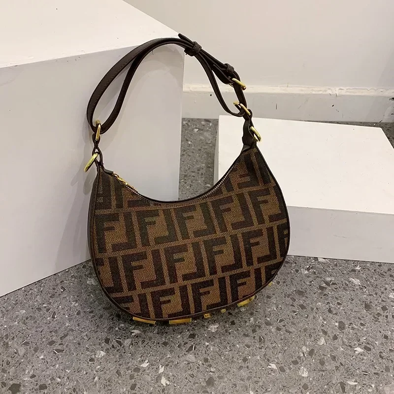 Fashion Amazing Classical Bags Niche Crescent Moon Bag Retro High-end Texture One Shoulder Bag Versatile Portable Underarm Bag