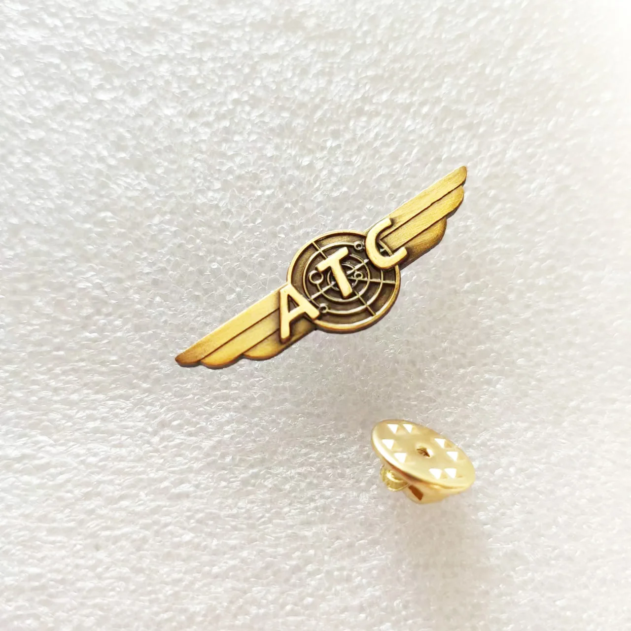 GBイギリス軍/英軍＊ＲＡＦ/空軍＊９Ｋ金製パイロットＷＩＮＧブローチ（実物） GBイギリス軍/英軍＊RAF/空軍＊9K金製パイロットWING