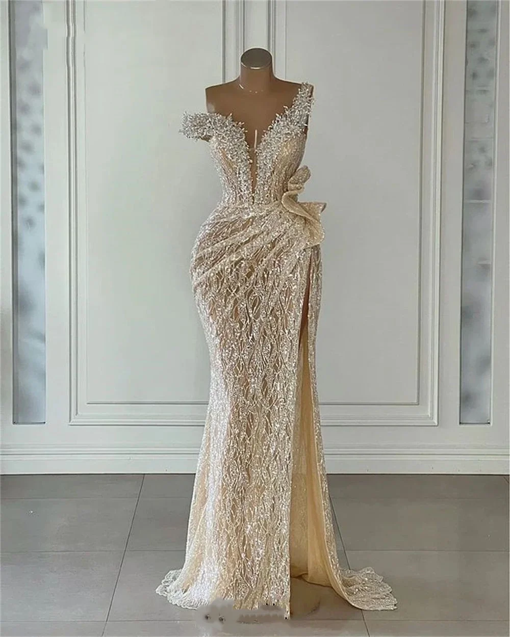 

2024 Sparkly Light Champagne Sequins Prom Gowns Beading Mermaid Off Shoulder Evening Party Dresses Women Pageant Formal Dress