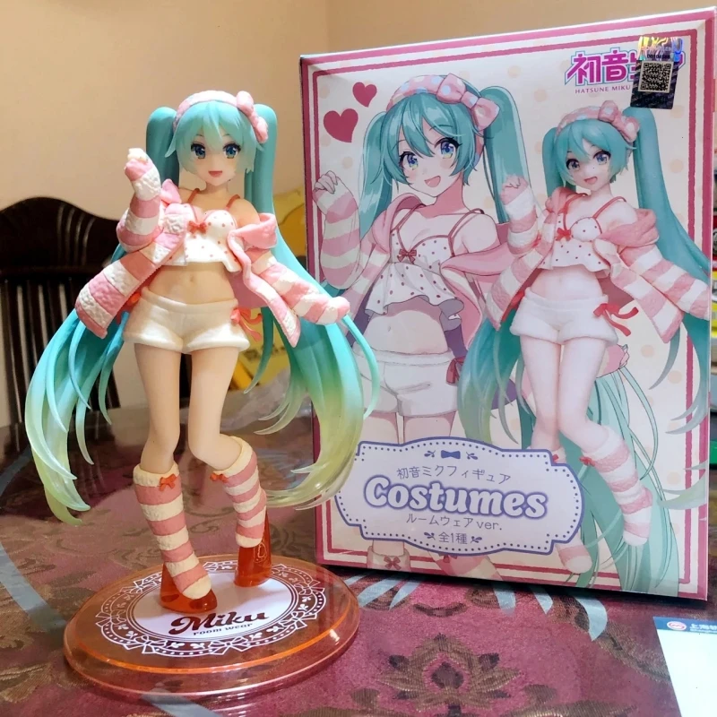 

18cm Original Taito Hatsune Miku Figure Costumes Room Wear Ver. Home Clothing Action Anime Figure Child Collectible Toys Gift