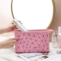Bolsa de cosméticos multifunción para mujer, bolsos geométricos de maquillaje de cuero PU, organizador de artículos de tocador portátil de viaje resistente al agua, estuches de maquillaje