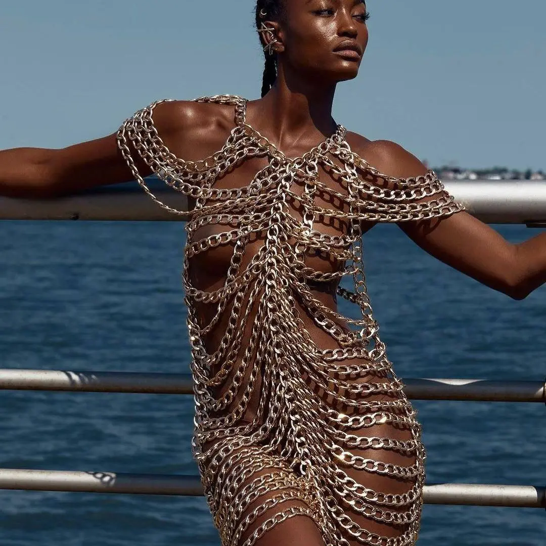 

Сексуальное многослойное вечернее платье с открытой спиной и лямкой на шее