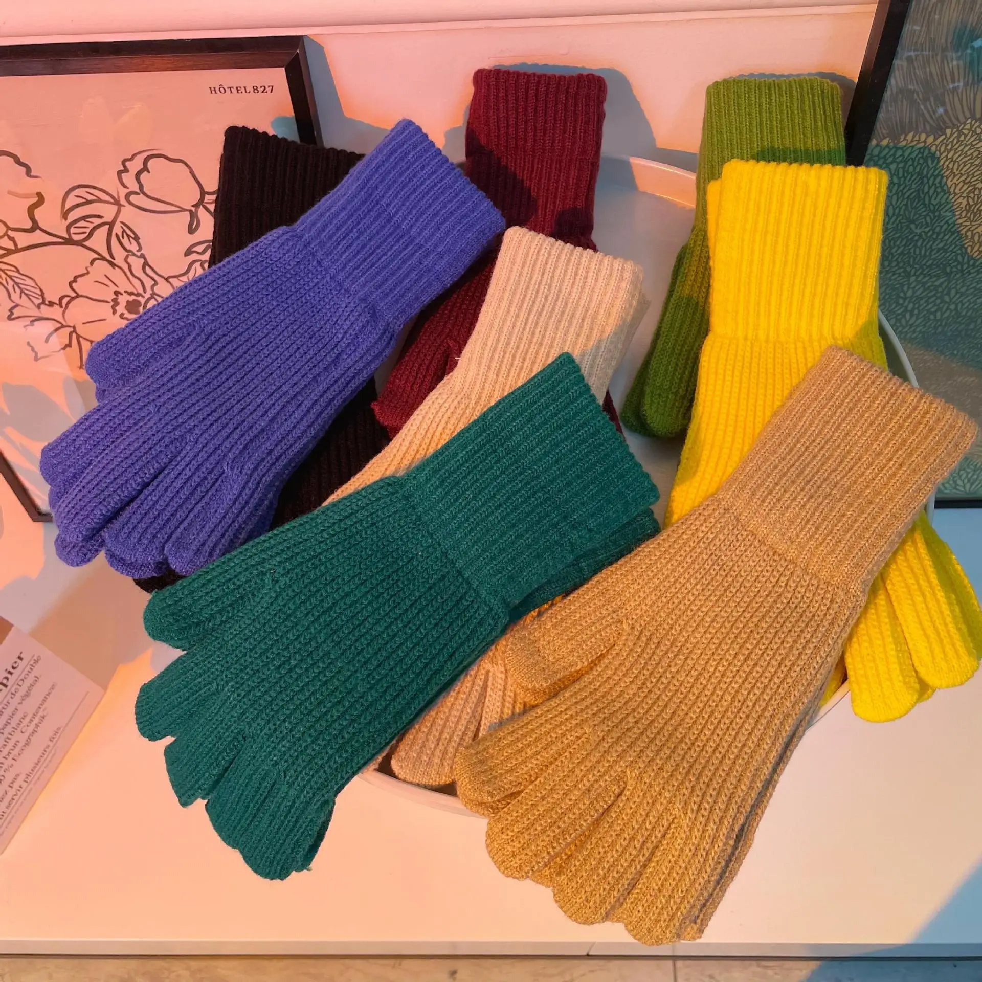 Рисунок 6 - Женские зимние перчатки в Корейском