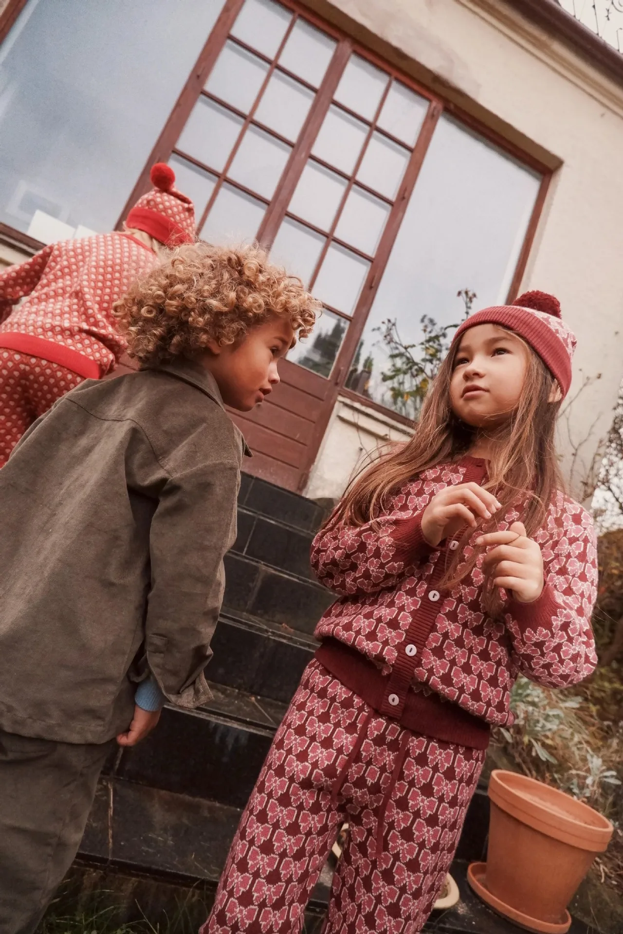 2026 FL 겨울  소녀 딸기 니트 스웨터 어린이 면 의류 소녀 가디건 니트웨어 재킷 어린이 스웨터 조끼