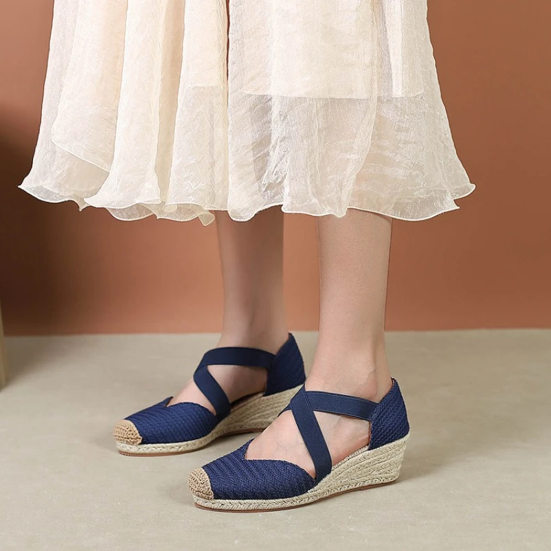 صنادل نسائية لعام 2025 أحذية قماشية بكعب عريض أحذي...