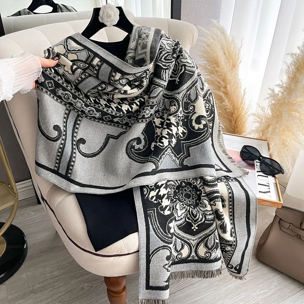 New Women Brand National Style Scarf Luxury Autumn Winter Warm Shawls Jacquard Scarve Pashmina Mujer Femme Foulard Bufanda 2025