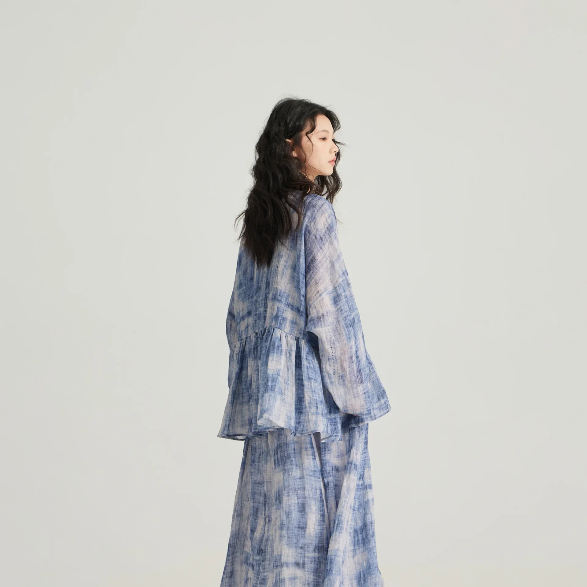 women's two-piece set with ramie print, flowing large hem shirt, top with suspender dress, long skirt, elegant women's clothing