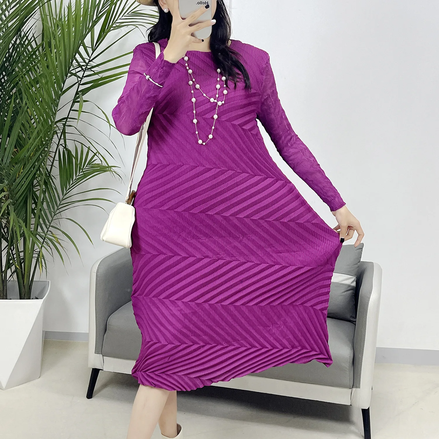 

2024 Pleated New Fashion Hand-pleated Solid Color Design Miyake Long-sleeved Dress Women's Large Size Slim Midi Skirt