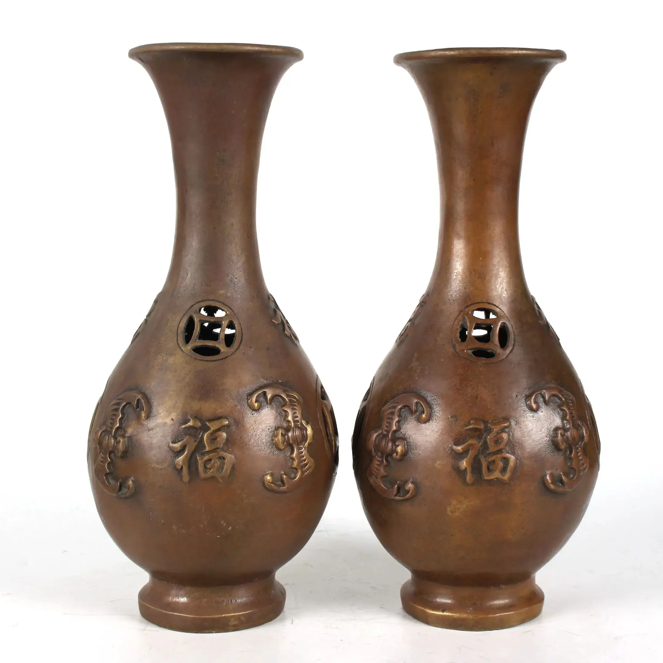 

A pair of handmade pure copper vases from Chinese Folk Collection, Home Decoration Ornaments Exhibits, made in the Qing Dynasty