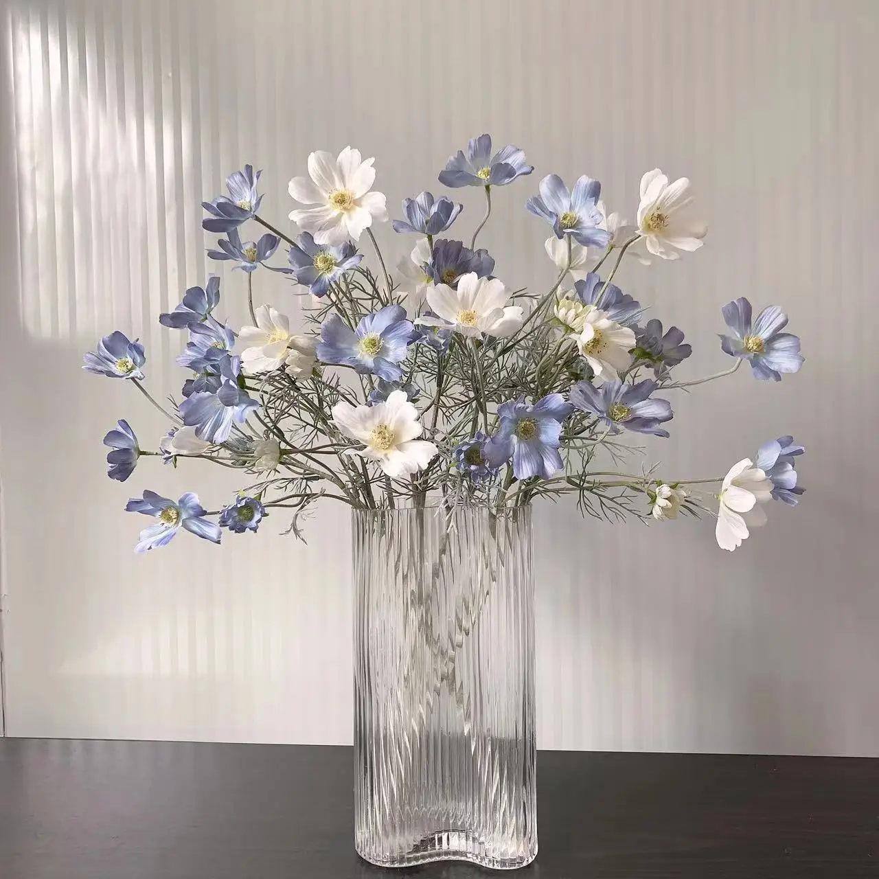 1 Stück Kamillen Seiden-Kunstblume 60cm Weiße Gänseblümchen Künstliche Blumen Raumdekoration Hochzeit Heim Tischdekoration DIY Bouquet – Detail 3