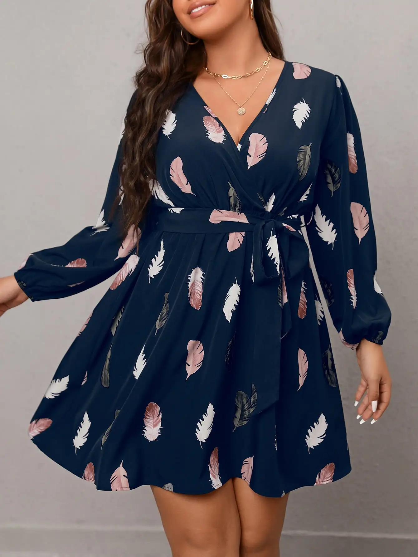 

Finjani Plus Size Casual Dress, Women's Plus Feather Print Long Sleeve Surplice Neck Mini Dress With Belt