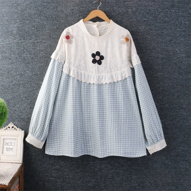 Рисунок 4 - Женская милая кружевная блузка в клетку с вышивкой