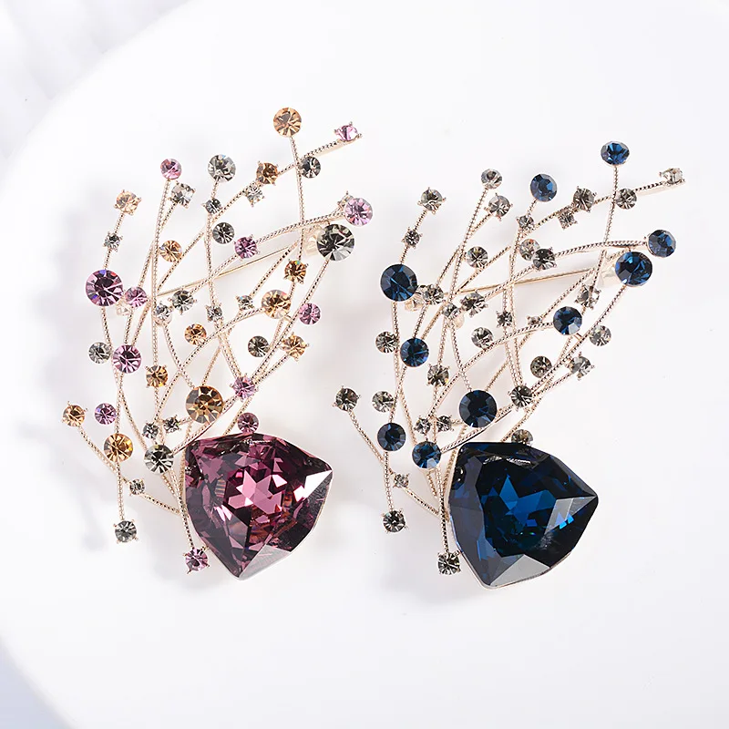Exquisite Super Flash Imitation Crystal Flower Large Brooch High-grade Temperament Female Coat Coat Niche Design Sense Pin