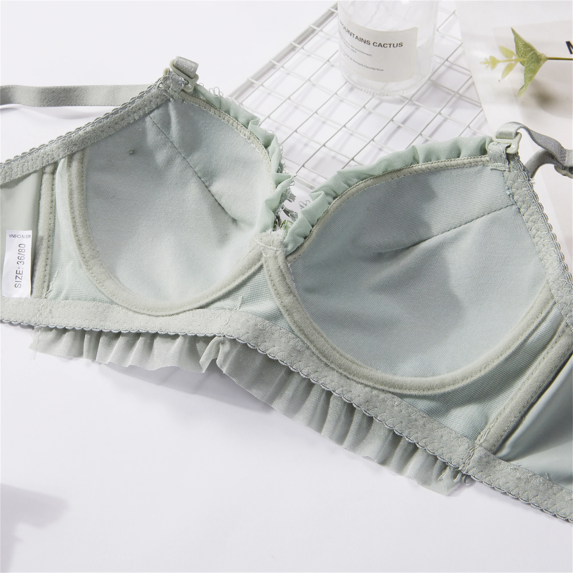 

Новый стильный женский бюстгальтер с красивой спинкой, удобно собирать и собирать, а бюстгальтер без стальных кольца с вышивкой