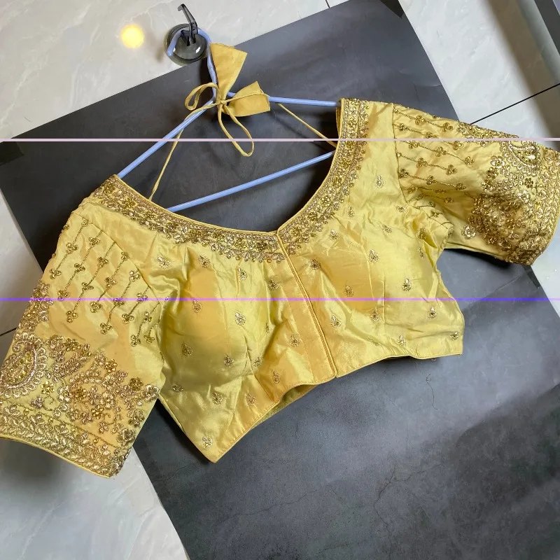 Camicetta Tradizionale Indiana Già Pronta – Blusa In Seta Artistica Con Scollo Tondo E Maniche A Sbuffo - 2