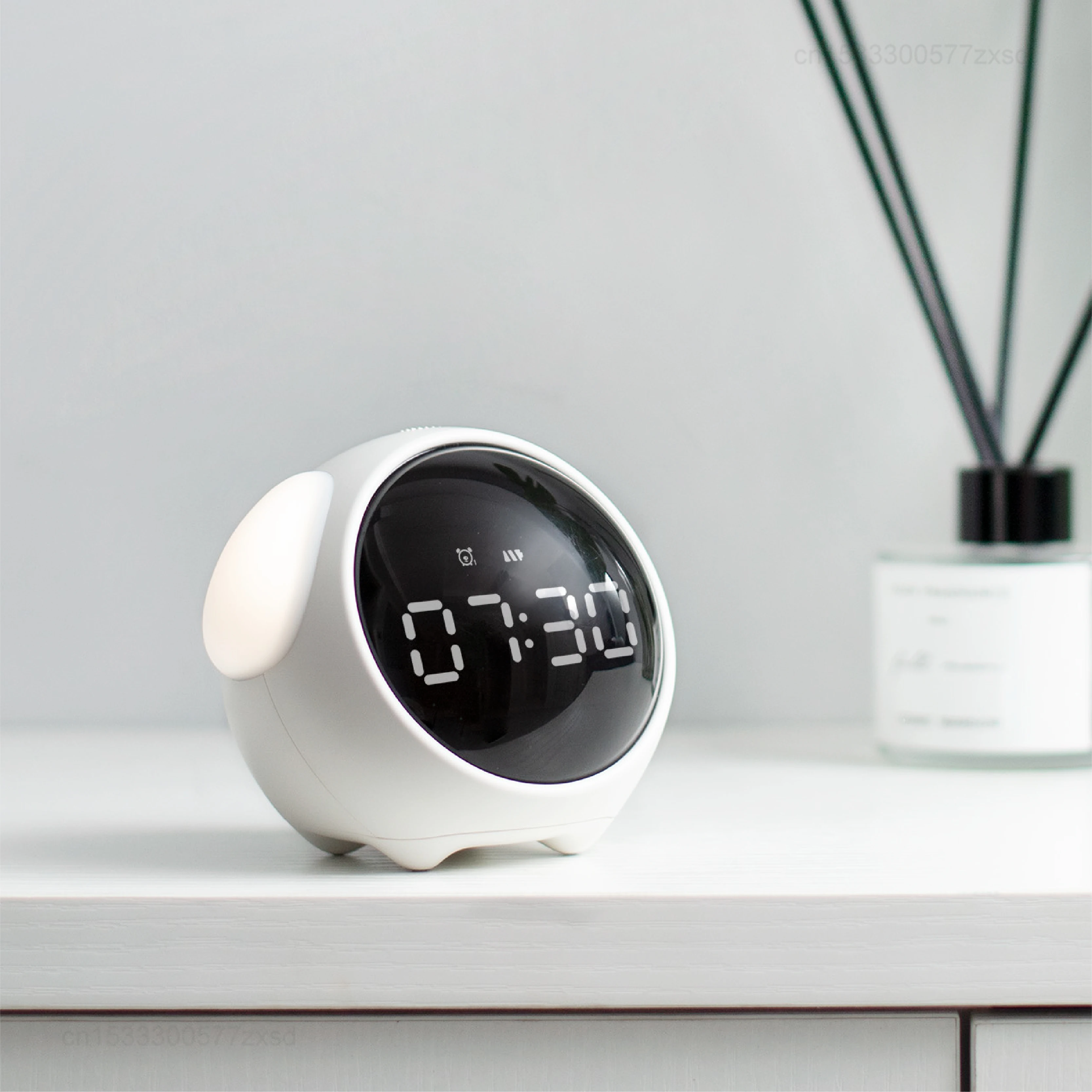 Child Alarm Clock Digital Emotion Table Clock With Light Living Room Bedroom Desktop Cute Cartoon Alarm for Kids