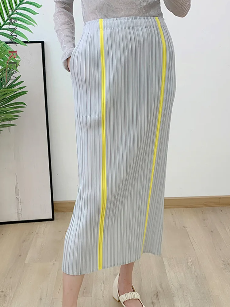 

LANMREM Elegant Pleated Skirt For Women Contrast Color Striped High Waist Skirts Fashion Female 2023 Autumn New Clothing 2AA1284