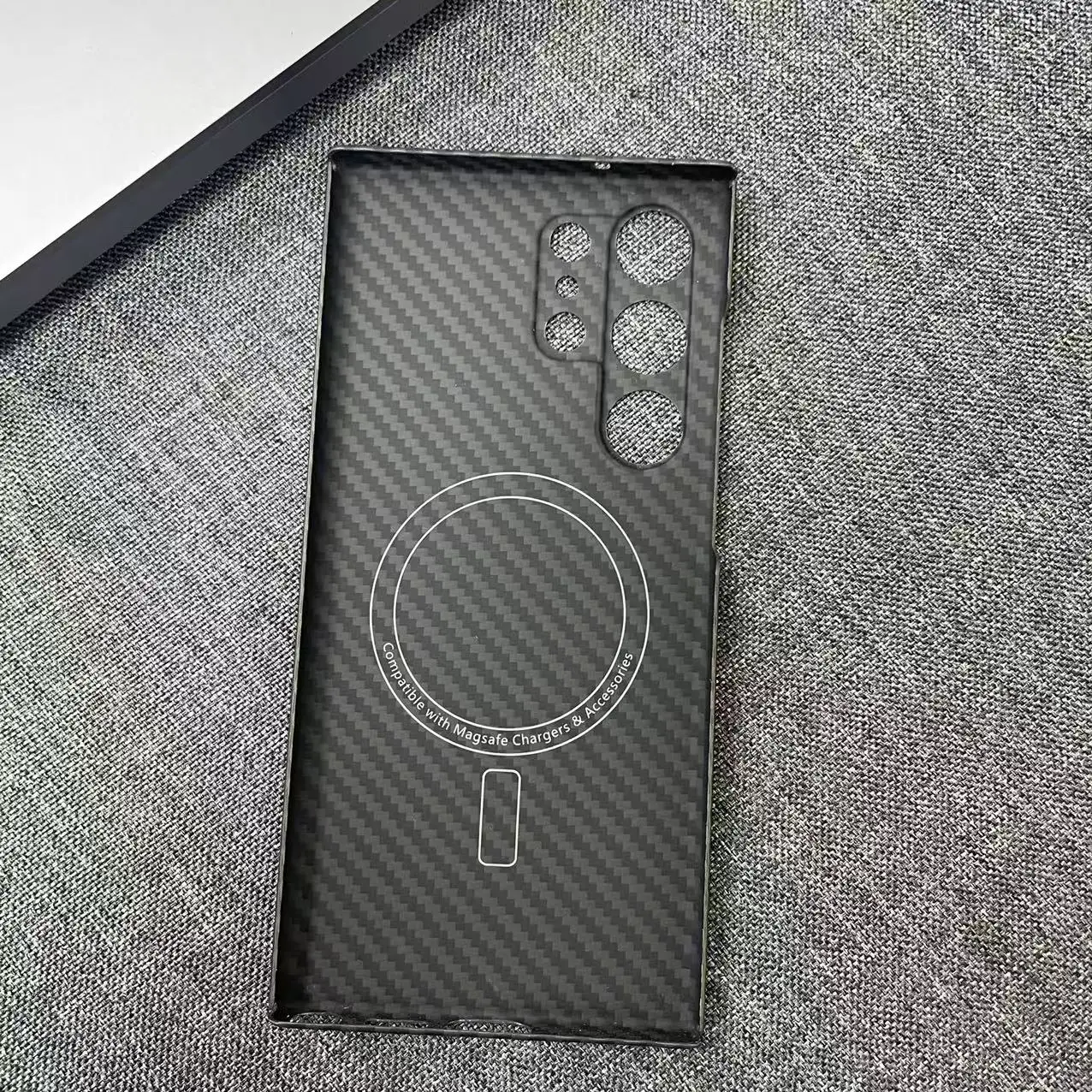 AKATIP Aramid Fiber Carbon Finish Magnetic Luxurious Shockproof Case