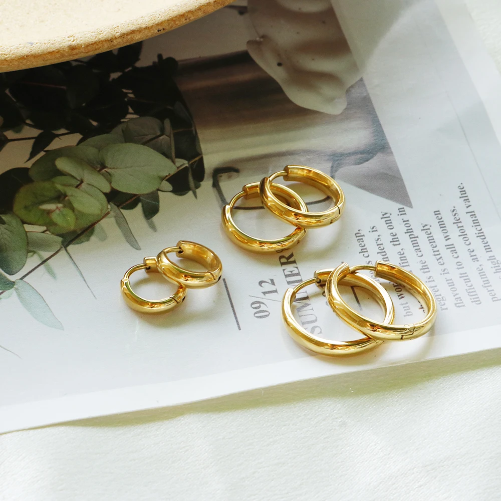 What Are Huggie Earrings and Why They Are Great - Calla Gold Jewelry