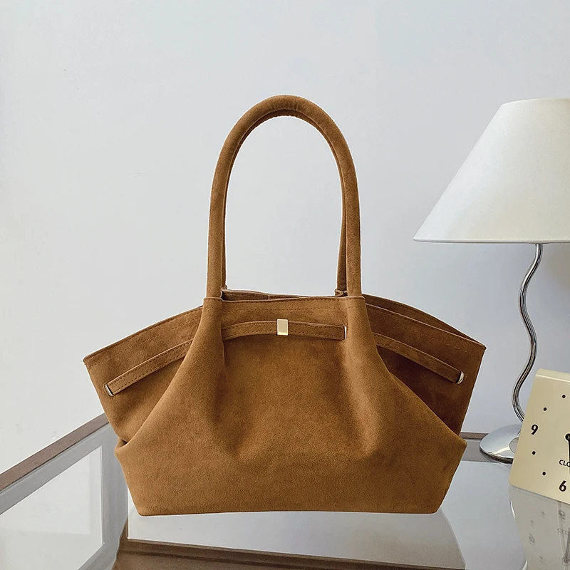 حقيبة كتف كلاسيكية غير لامعة من البولي يوريثان مع...