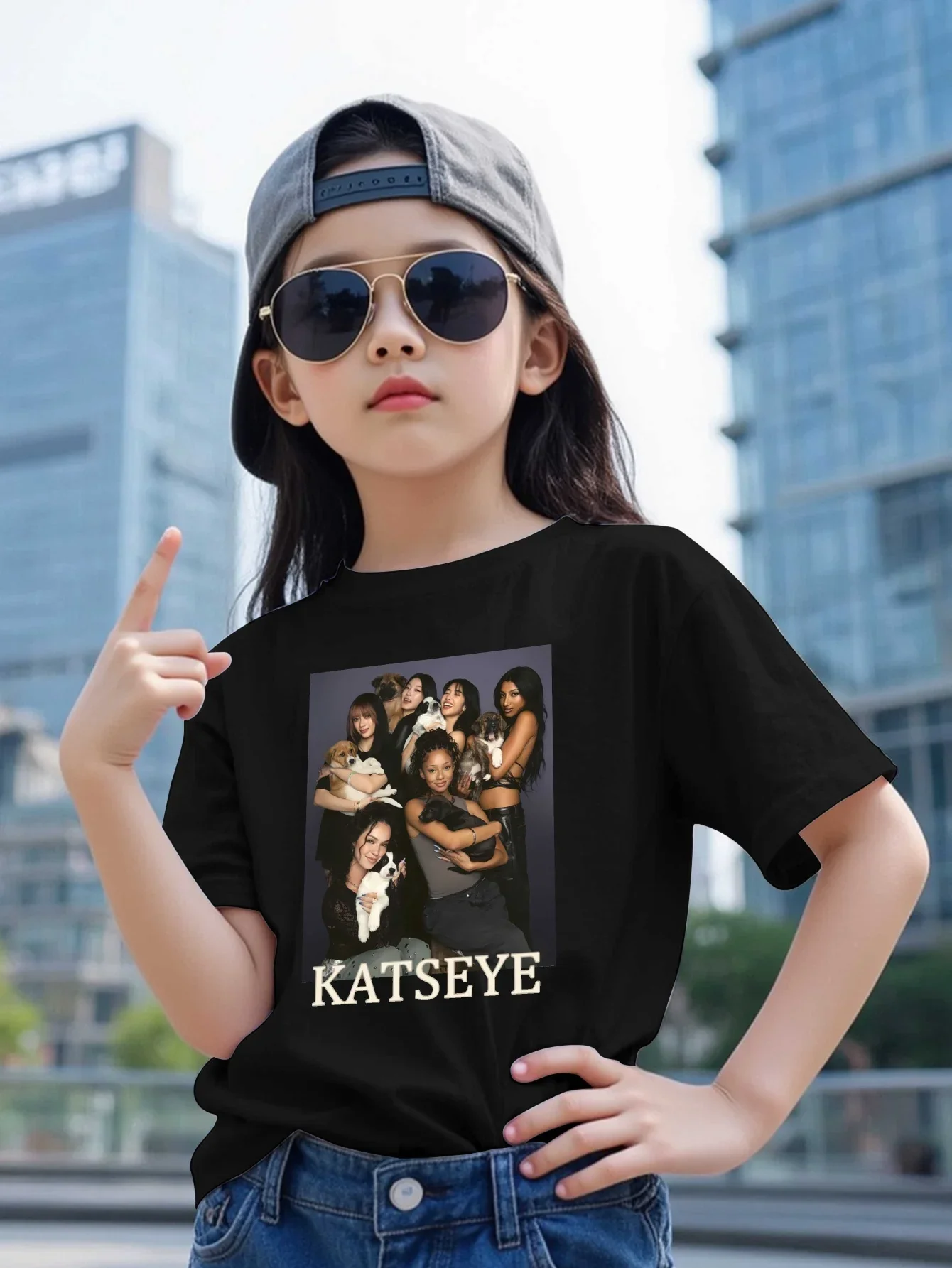 카트시 유니섹스 반팔 티셔츠는 메건 다니엘라 마논 라라 소피아와 윤흘 같은 스타일을 특징으로 하며 남아, 여아 모두 착용할 수 있습니다.