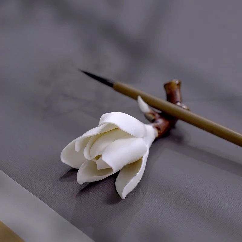

Подставка для ручки с кисточкой, керамический держатель для ручек с цветком сливы манголией, держатель для ручек для китайской каллиграфии, держатель для кистей для рисования, настольное украшение