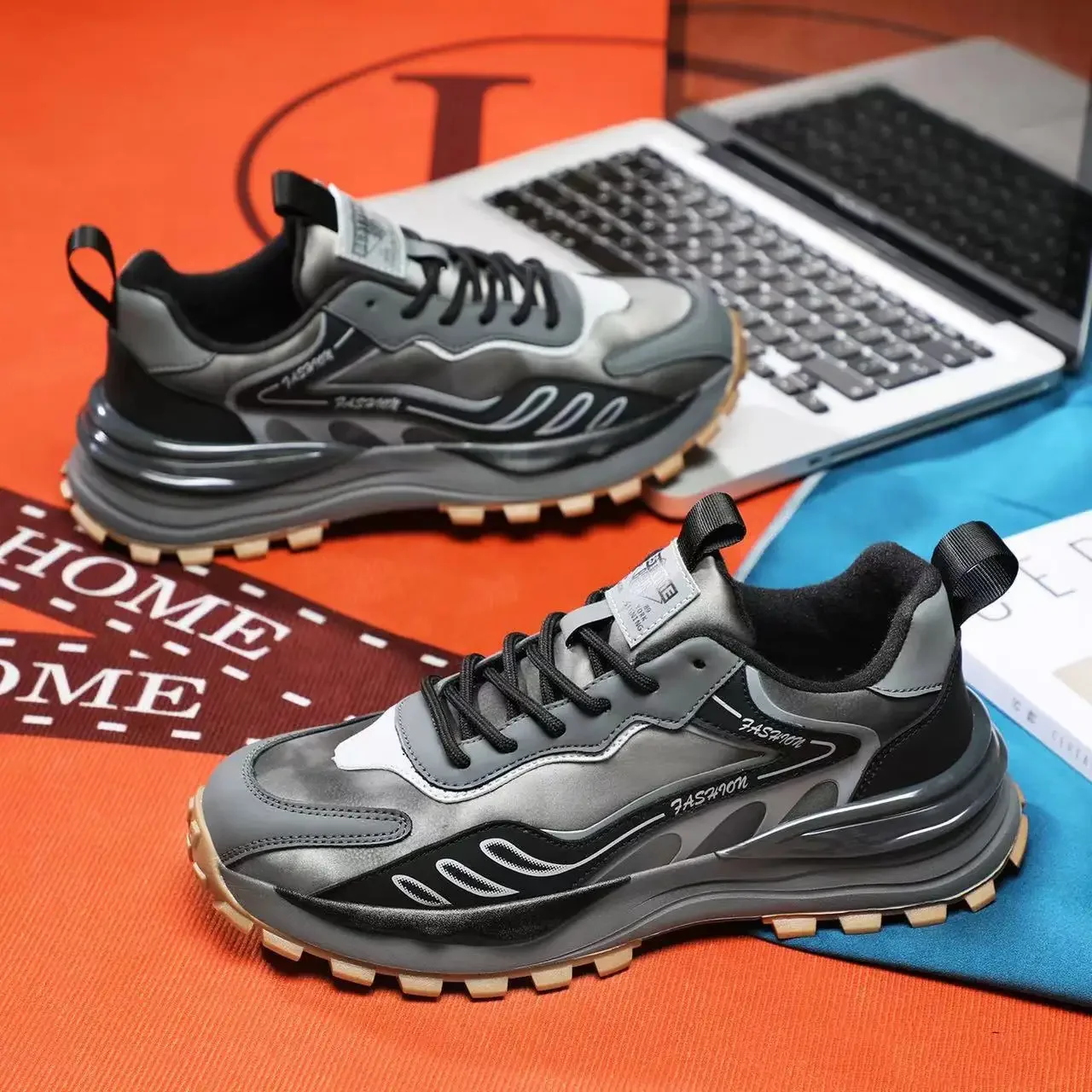 

Winter padded cotton shoes new trend casual outdoor running shoes men's versatile sports tide thick bottom daddy shoes