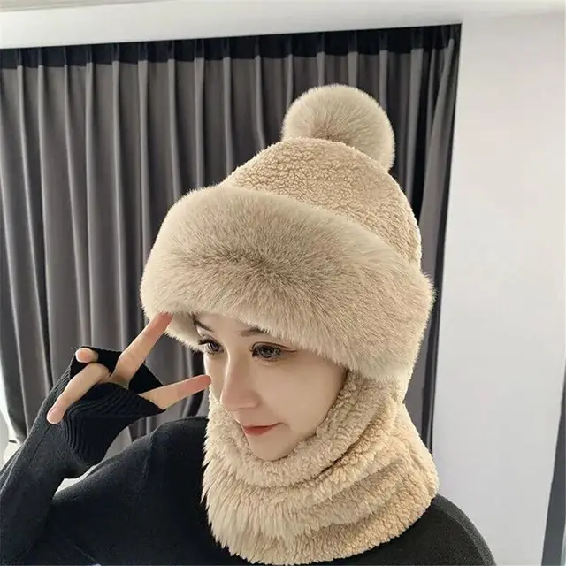 Prepare-se para o Inverno com o Conjunto de Cachecol e Gorro Feminino Peludo 3 Conjunto de Cachecol e Gorro Feminino Peludo