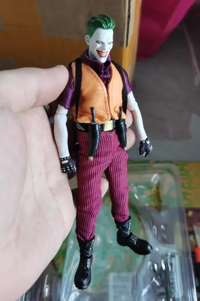 Mezco Toys One: 12 Collective:The Joker Clown Prince Of Crime