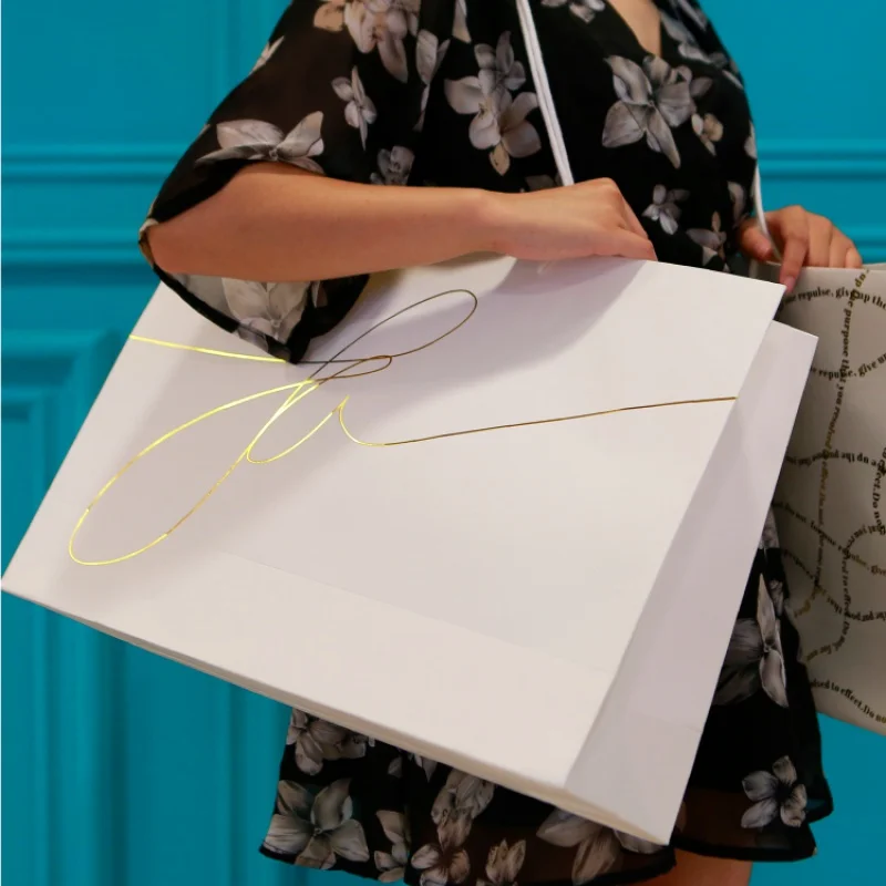 

Бесплатный образец, небольшое количество, индивидуальный Золотой фольгированный бумажный пакет, цветной простой бумажный пакет с ленточной ручкой