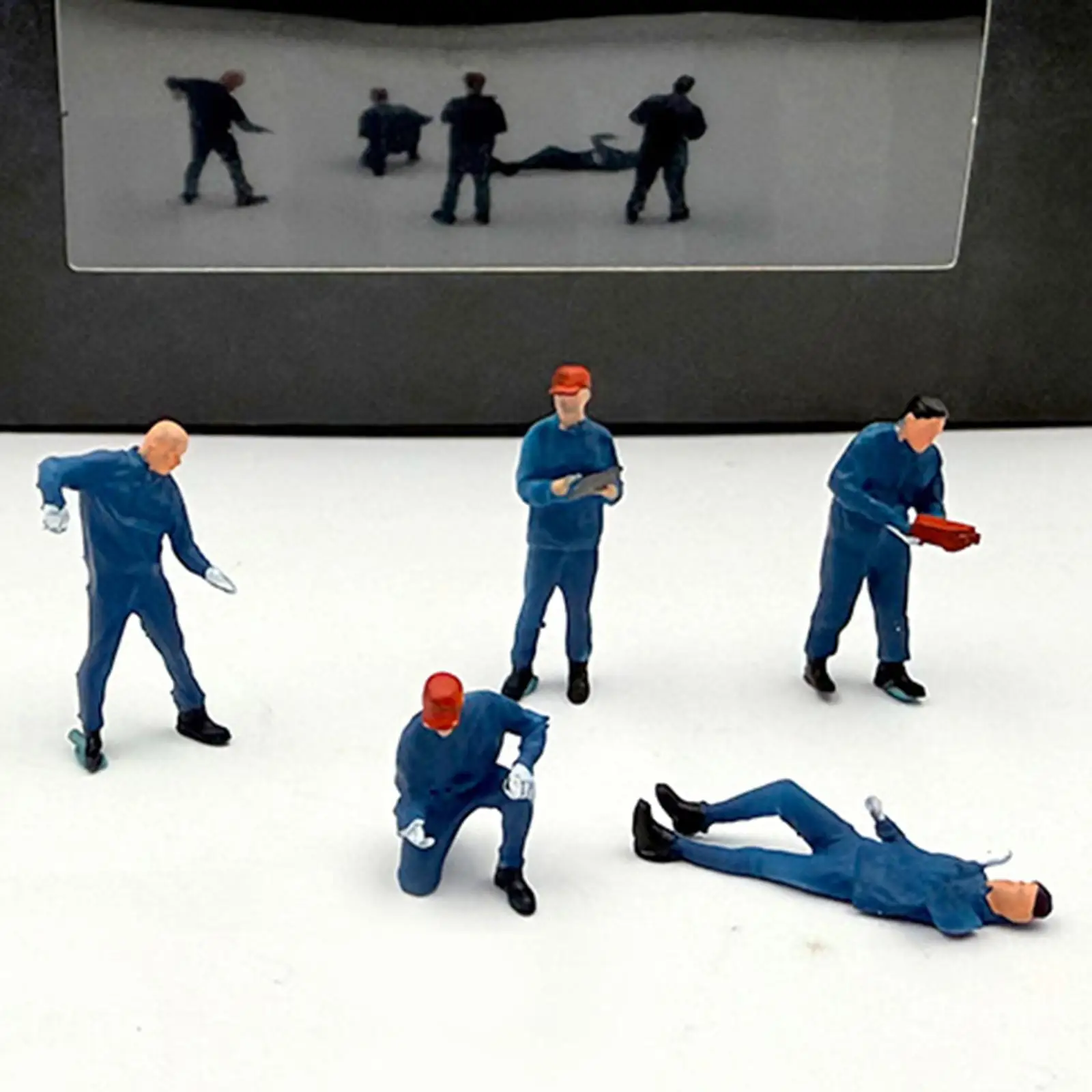 5x 1:64 Scale Miniature Figures Car Mechanic Ornament Mini People Figurines - 3
