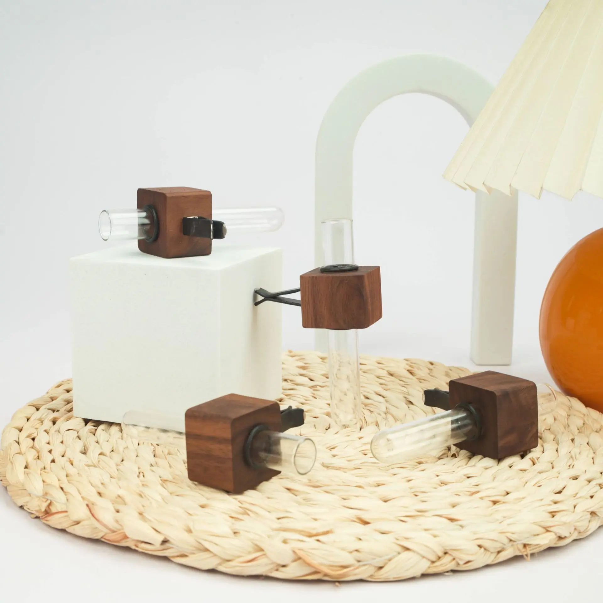 Stable Mini Car Flower Vase Clip Elegant Adjustable Car Vent Flower Vase Walnut and Glass Creative Car Vent Decor Dashboard