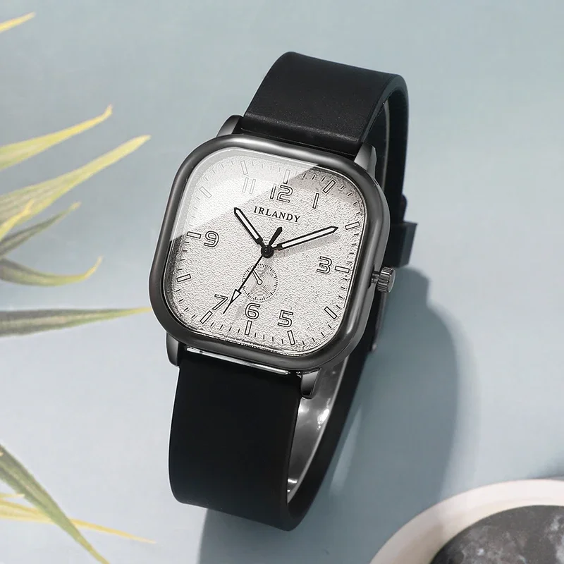 ManWomens Fashion Elegant Flower Quartz Watch Versatile Daily Wearing