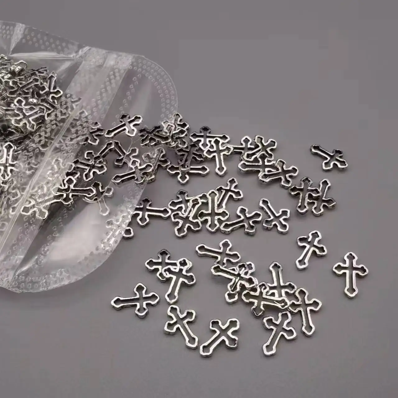할로우 크로스 네일 참, 아크릴 손톱 디자인용 3D 장식 크라운, 골드 실버 크로스 미니 매니큐어 부품, 50 개