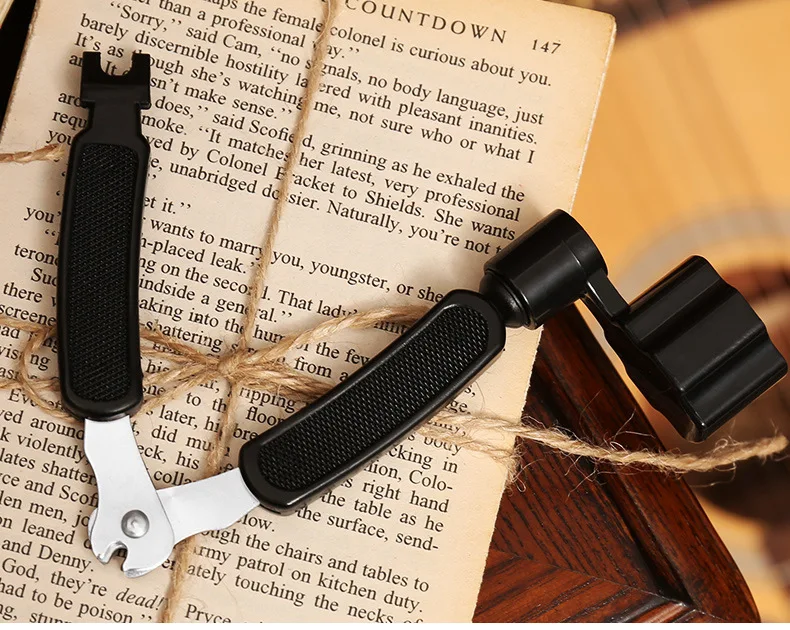 Werkzeug zum Wechseln der Gitarrensaiten, Saitenschneider, Wickler, Saitenbrücke, Pin-Abzieher, 3-in-1-Gitarrenzubehör – Detail 7