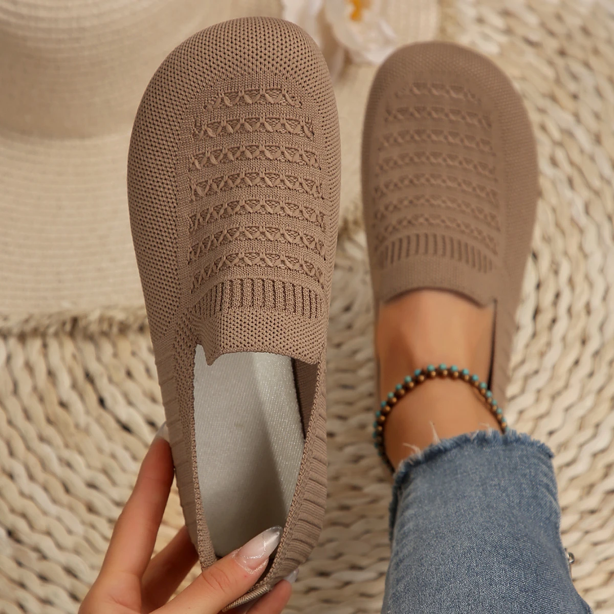 Рисунок 4 - Кроссовки женские сетчатые