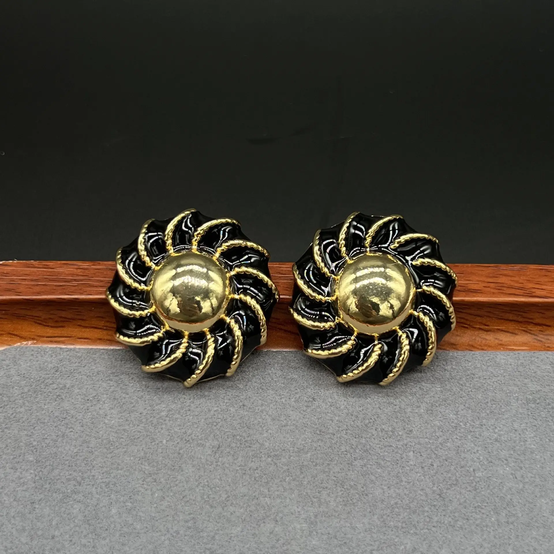 

New round drop glaze, exaggerated and versatile personality, fashionable earrings for women