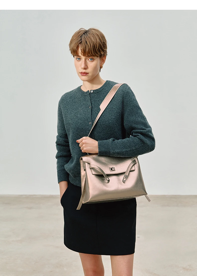 Split leather tote, lifestyle shot 1