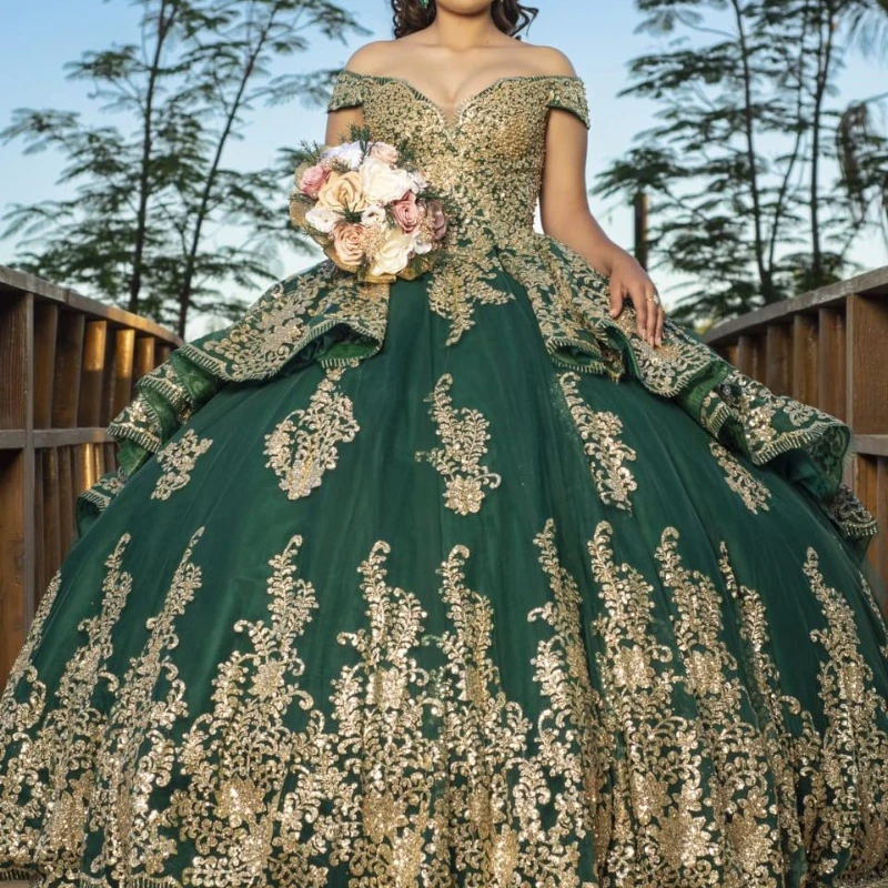 

Зеленые платья для Quinceanera 2024, Золотое кружево, аппликация, мексиканское бальное платье, платье для выпускного вечера, платья для бутанетов 15 лет
