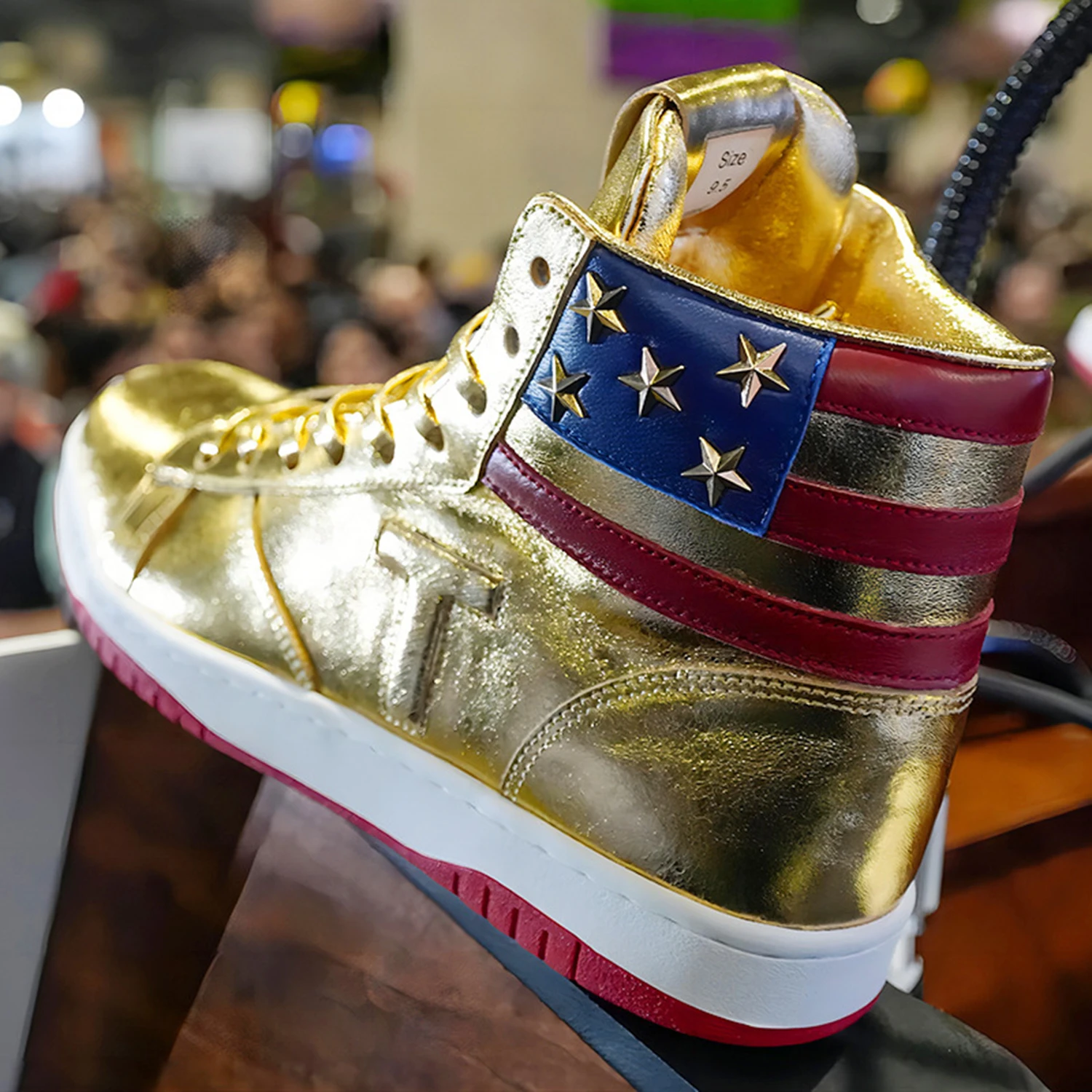 Big Size 47 48 Gold Trump Shoes 2024 MAGA Never Surrender Sneakers Sneaker Gym Basketball Shoe Men's Casual Boots Road Sneakers