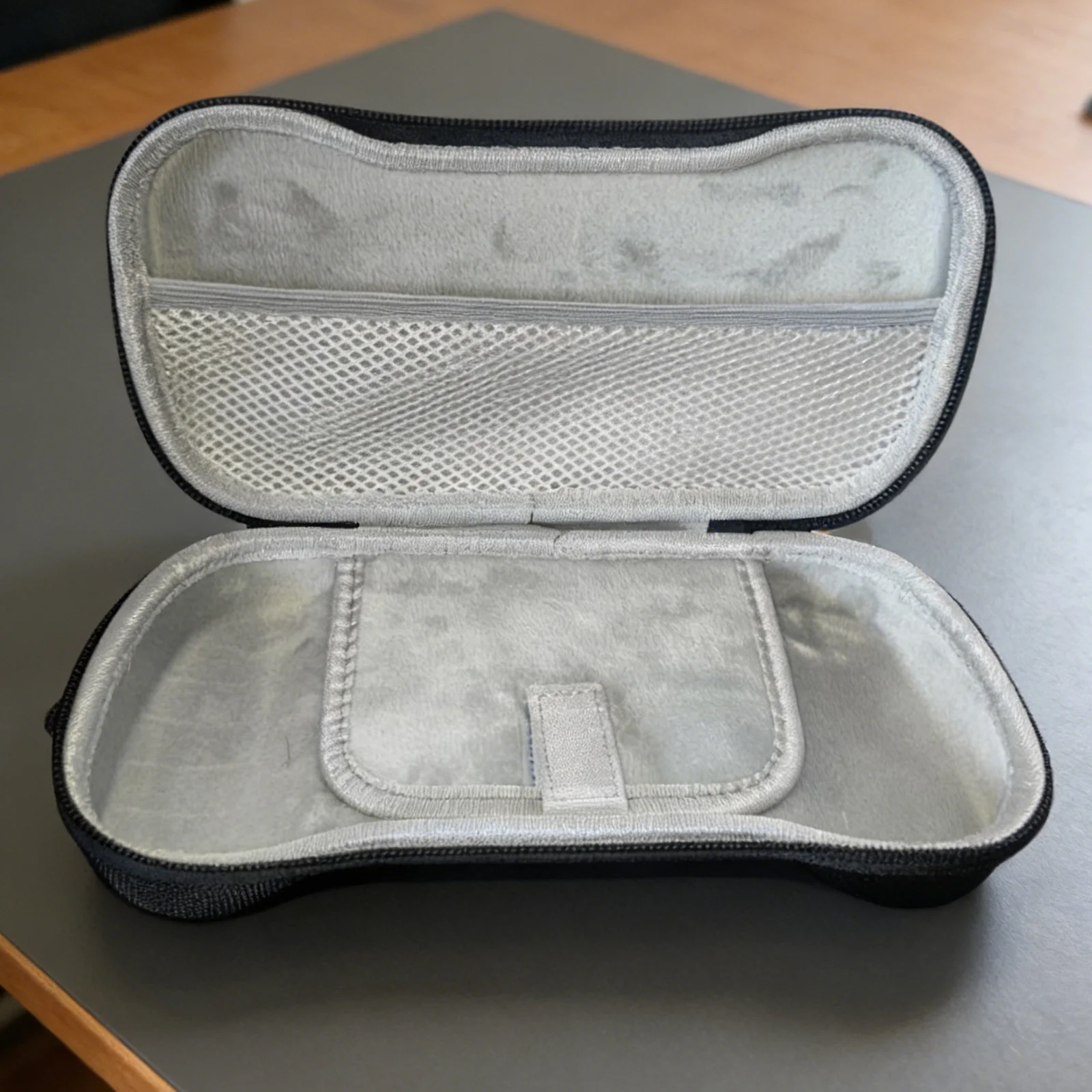 Borsa da trasporto antiurto per console di gioco Retroid Pocket 6 (RP6) con impugnatura e tasca in rete per accessori gaming - immagine 2