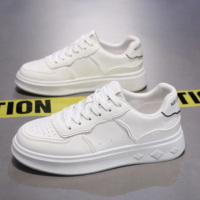 حذاء رياضي جلد طبيعي فاخر أبيض