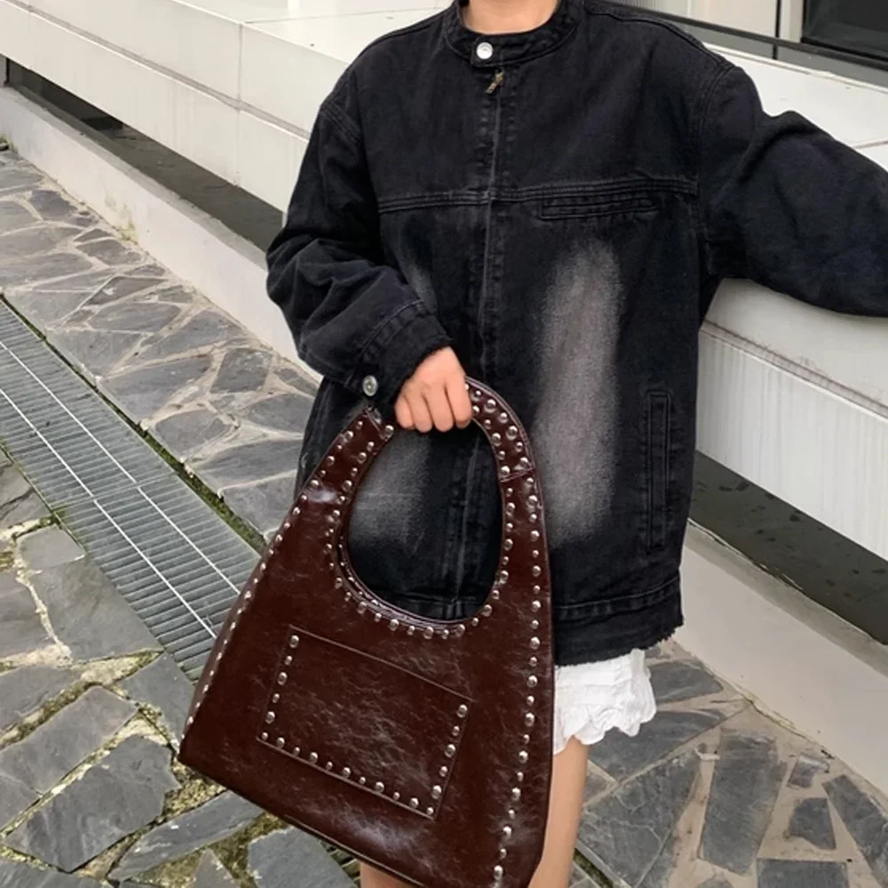 Women&lsquo;s Shoulder Bag Retro Rivet Decorative Motorcycle Wind Oil Wax Armpit Handbag