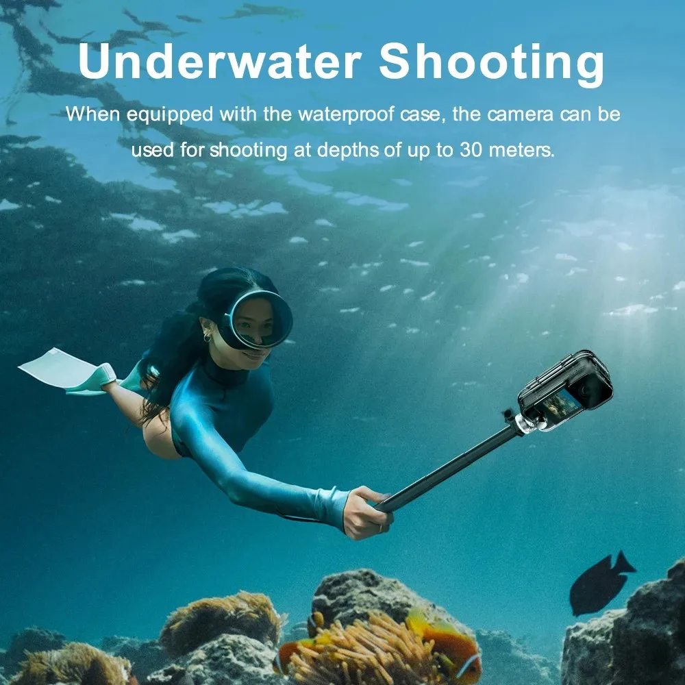 C300 Pocket Caméra Action Noir ou Blanc sous l'eau, démontrant sa capacité d'enregistrement 4K en milieu aquatique.